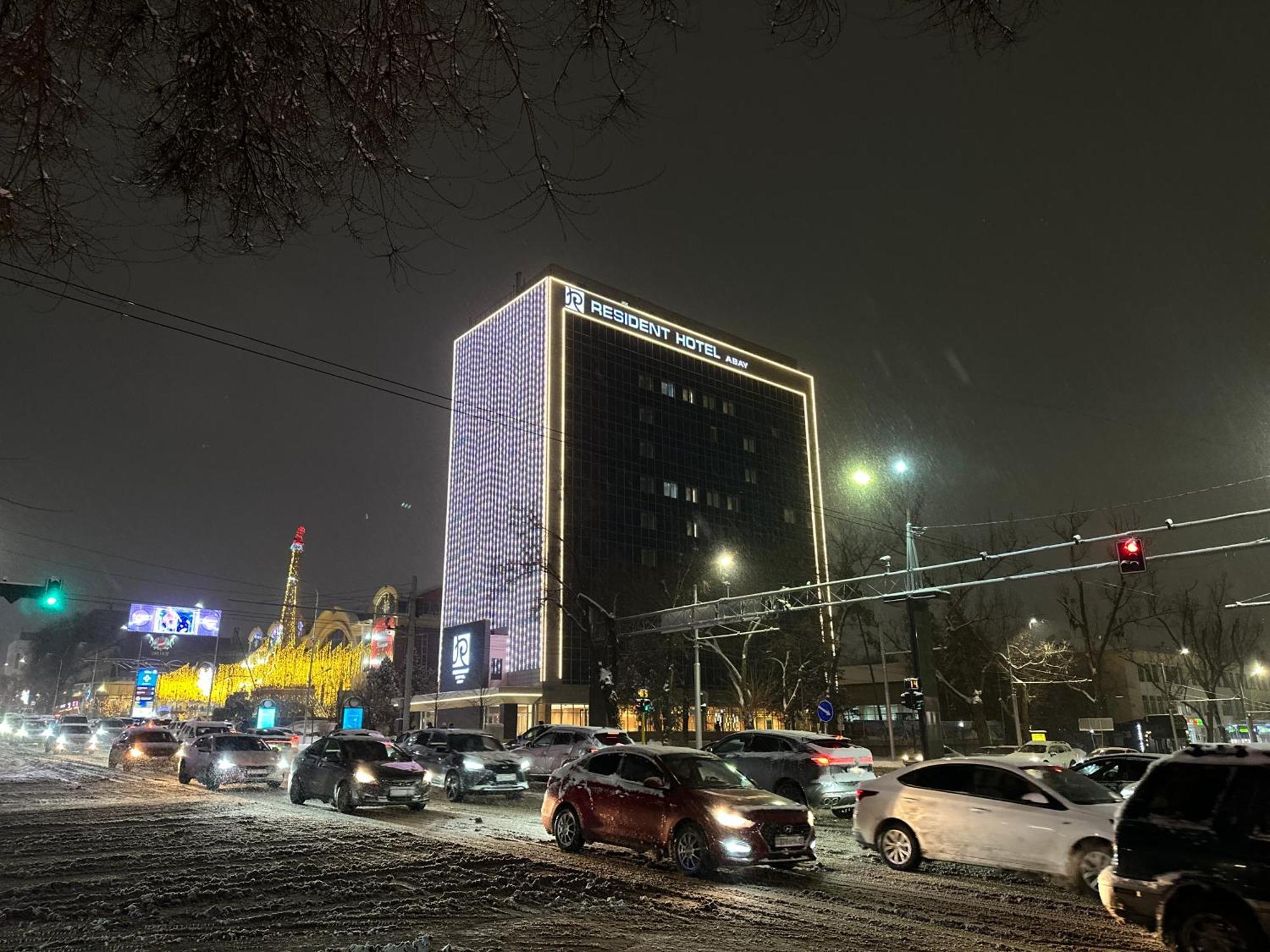 Resident Hotel Abay Алма Ата Екстериор снимка
