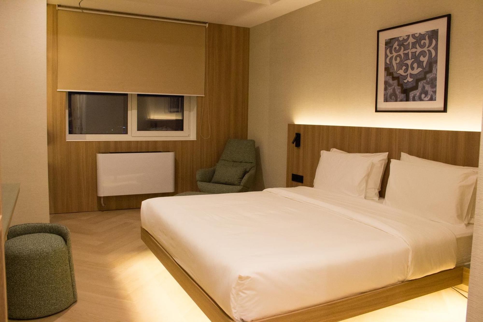 Resident Hotel Abay Алма Ата Екстериор снимка