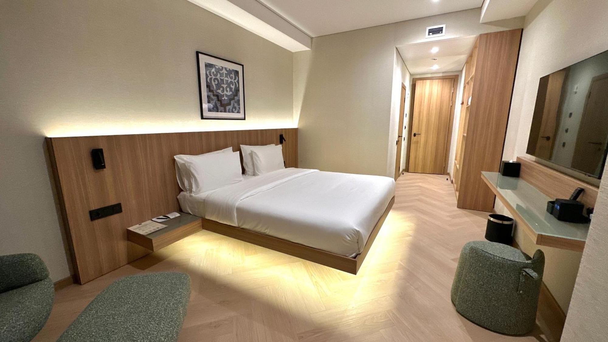 Resident Hotel Abay Алма Ата Екстериор снимка