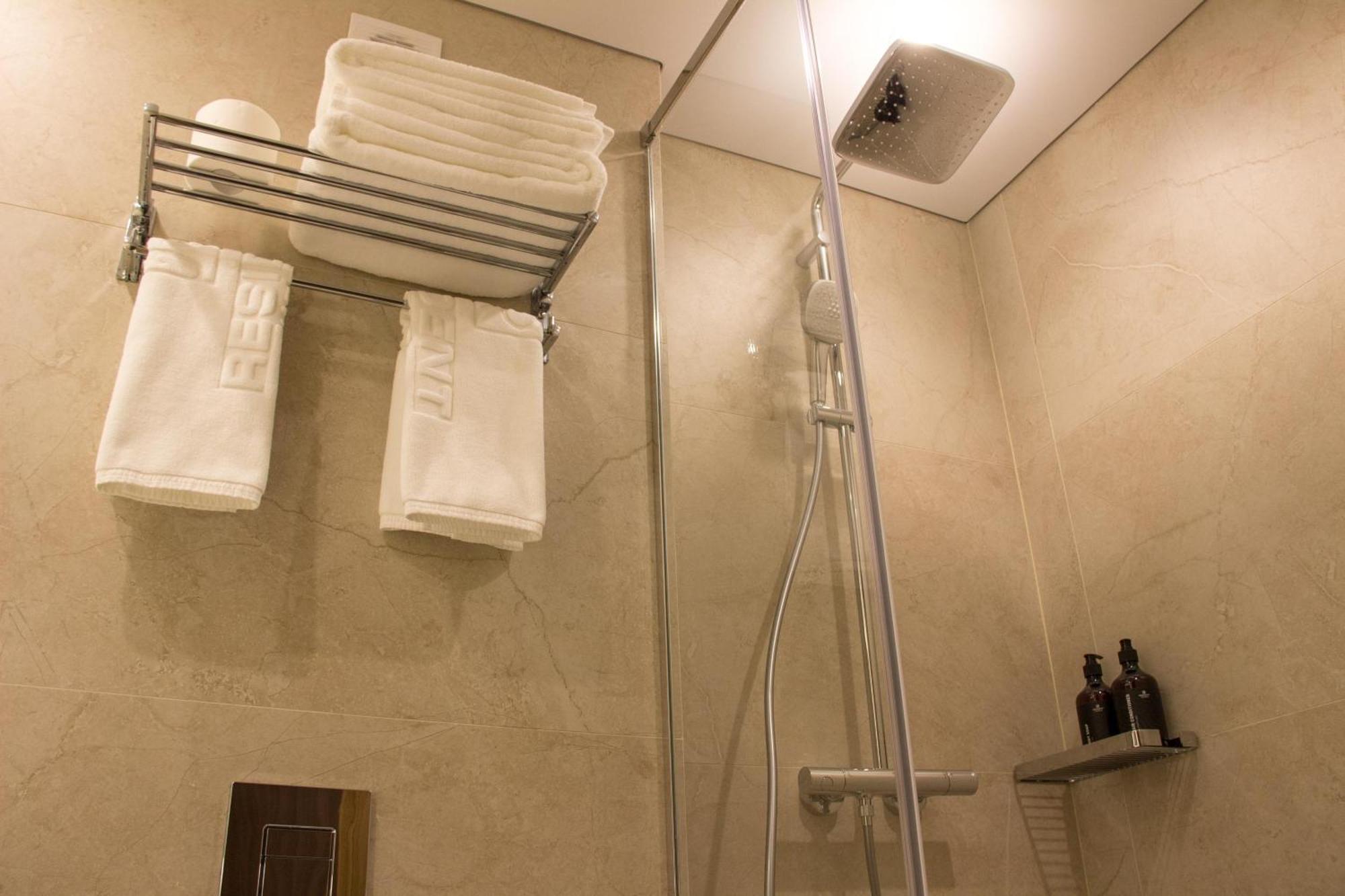 Resident Hotel Abay Алма Ата Екстериор снимка