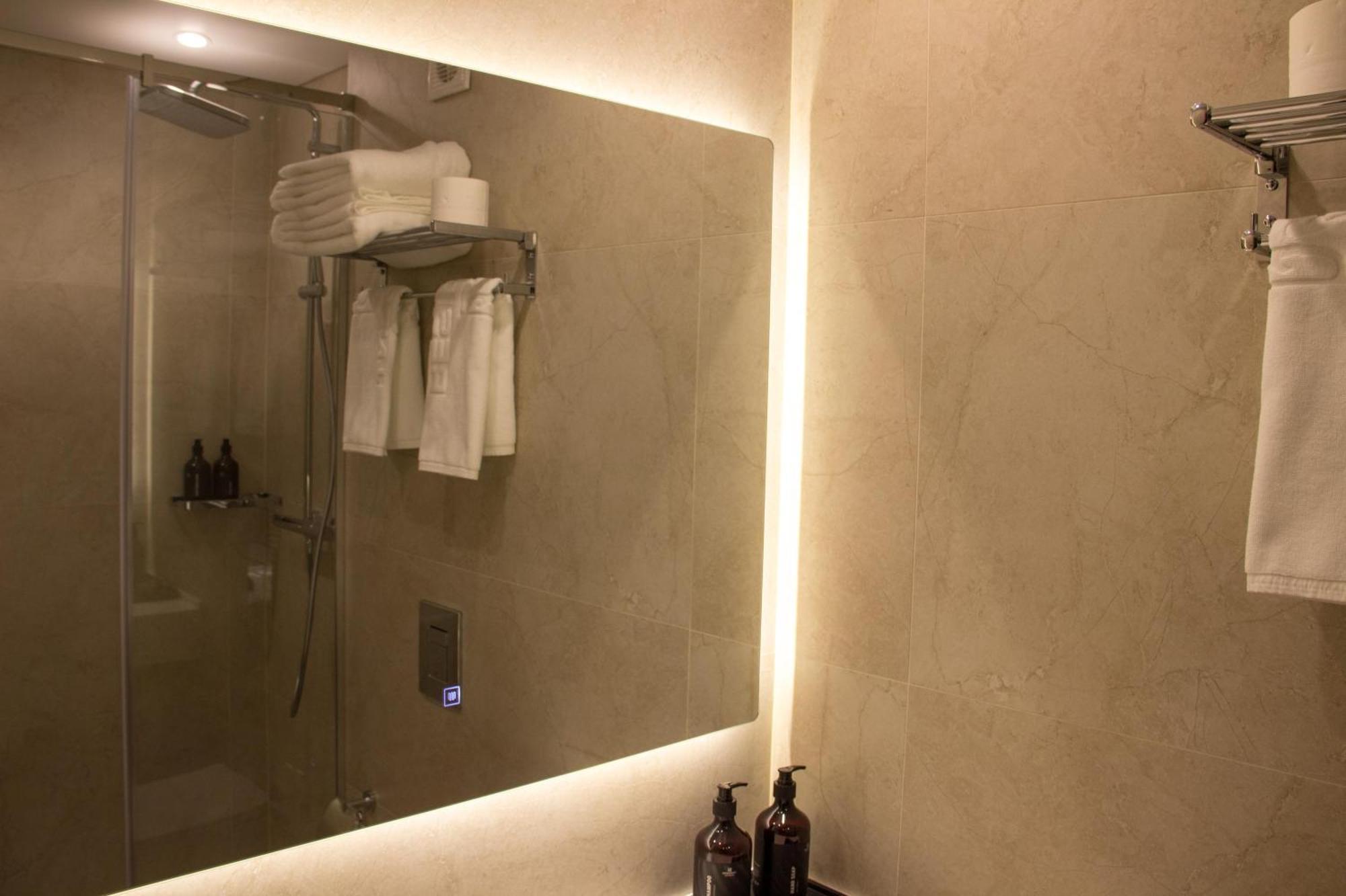 Resident Hotel Abay Алма Ата Екстериор снимка