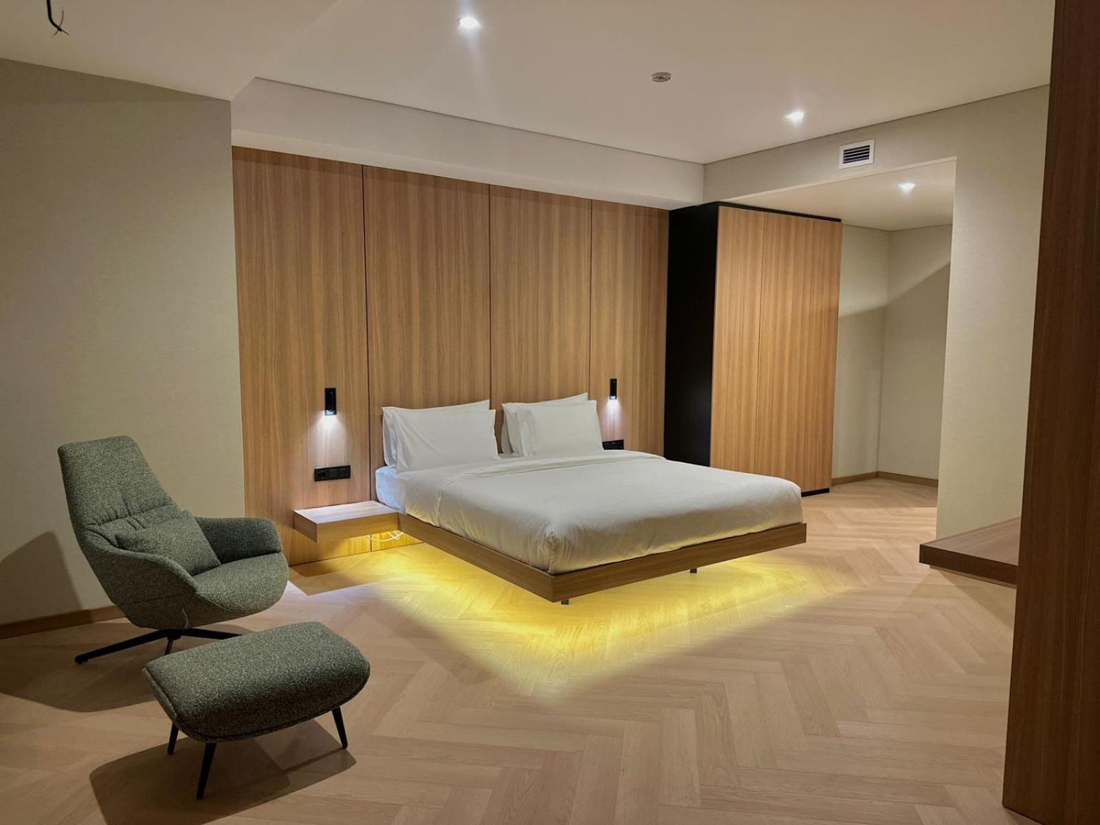 Resident Hotel Abay Алма Ата Екстериор снимка