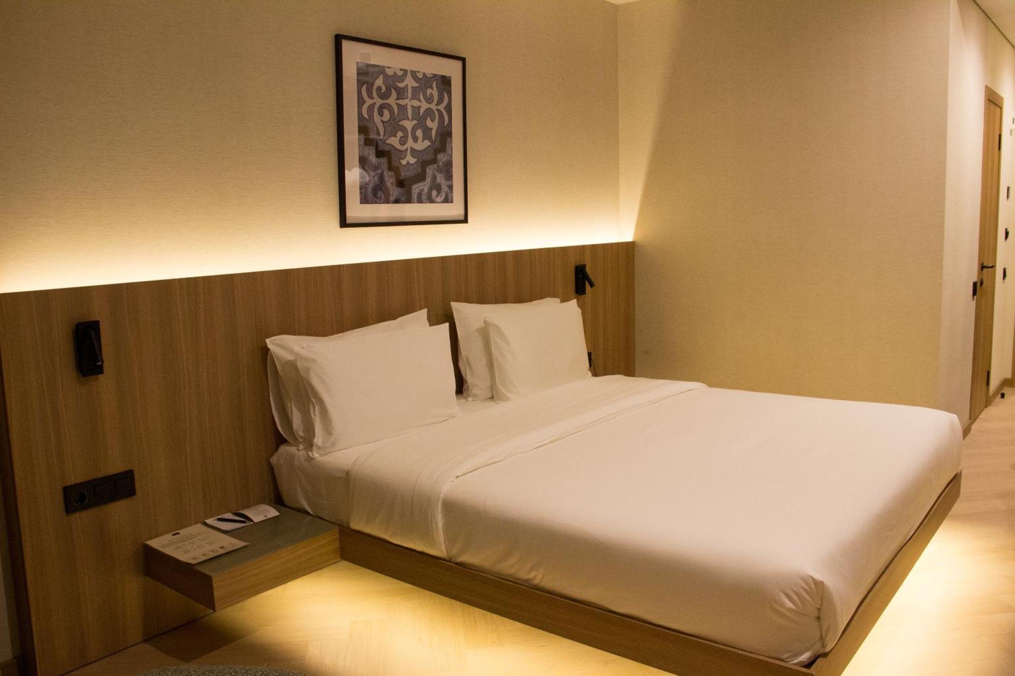 Resident Hotel Abay Алма Ата Екстериор снимка