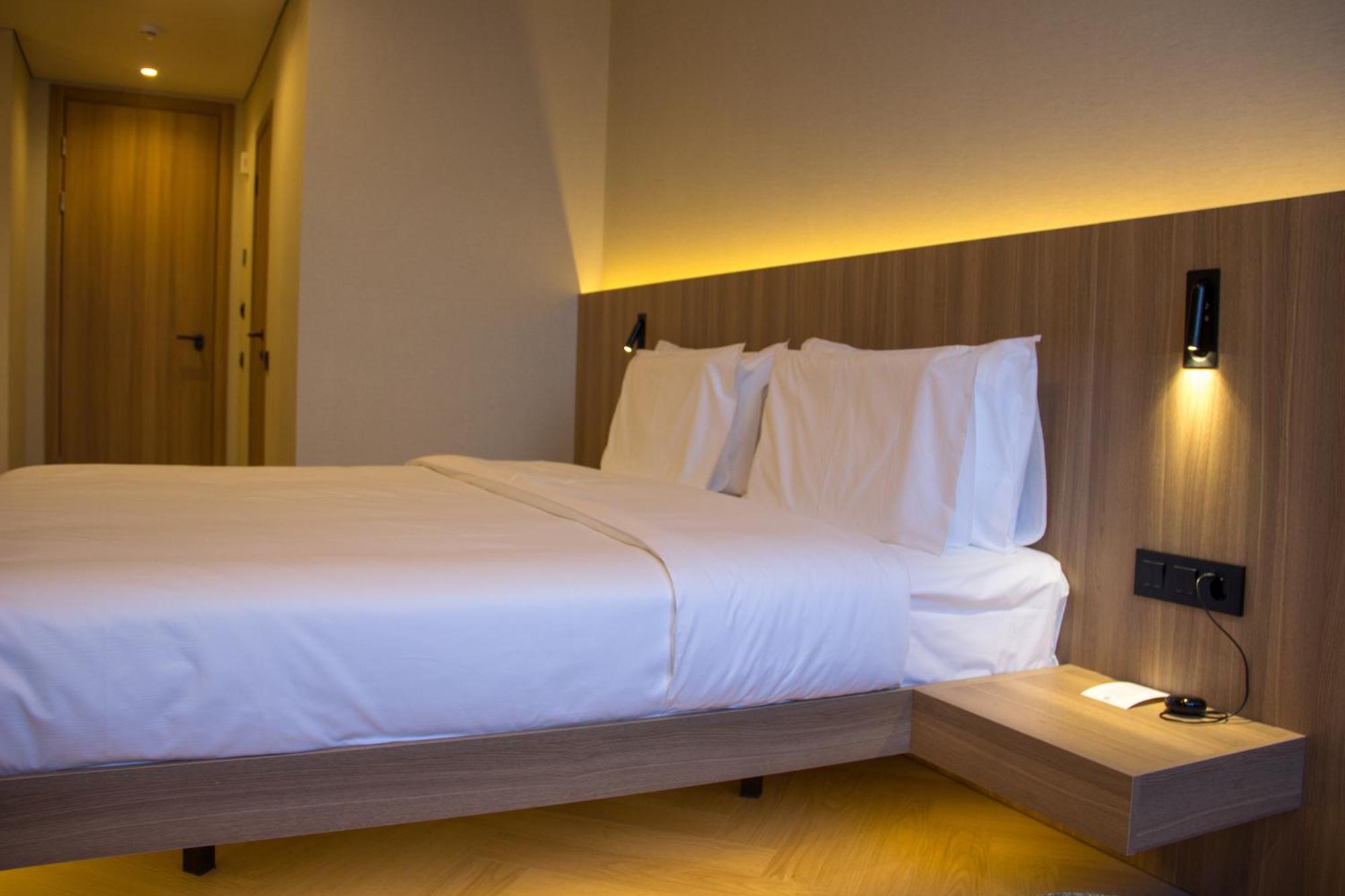 Resident Hotel Abay Алма Ата Екстериор снимка