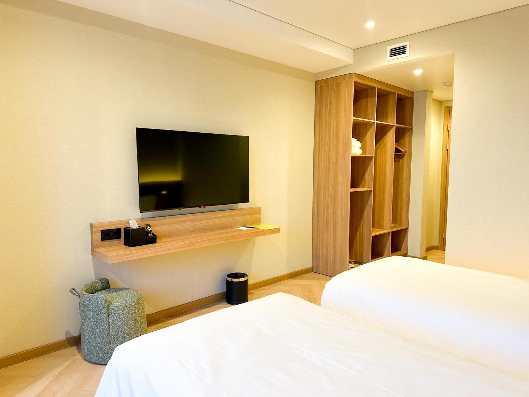 Resident Hotel Abay Алма Ата Екстериор снимка