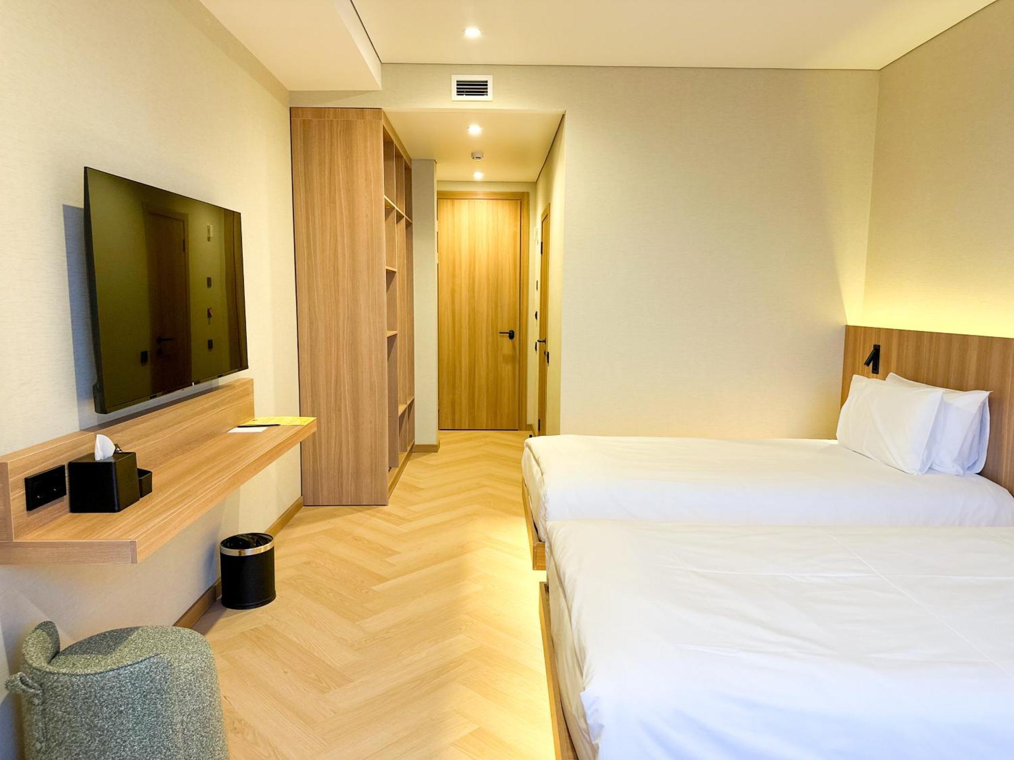 Resident Hotel Abay Алма Ата Екстериор снимка