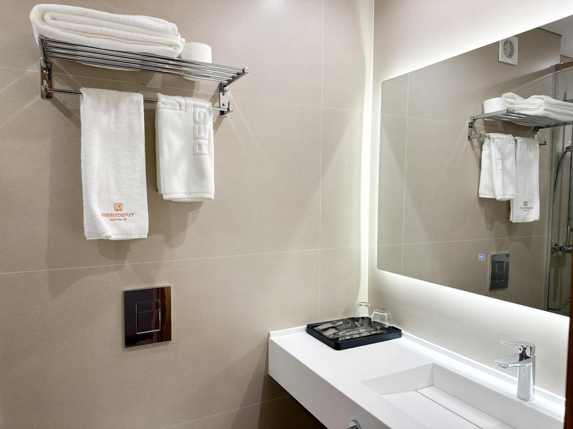 Resident Hotel Abay Алма Ата Екстериор снимка