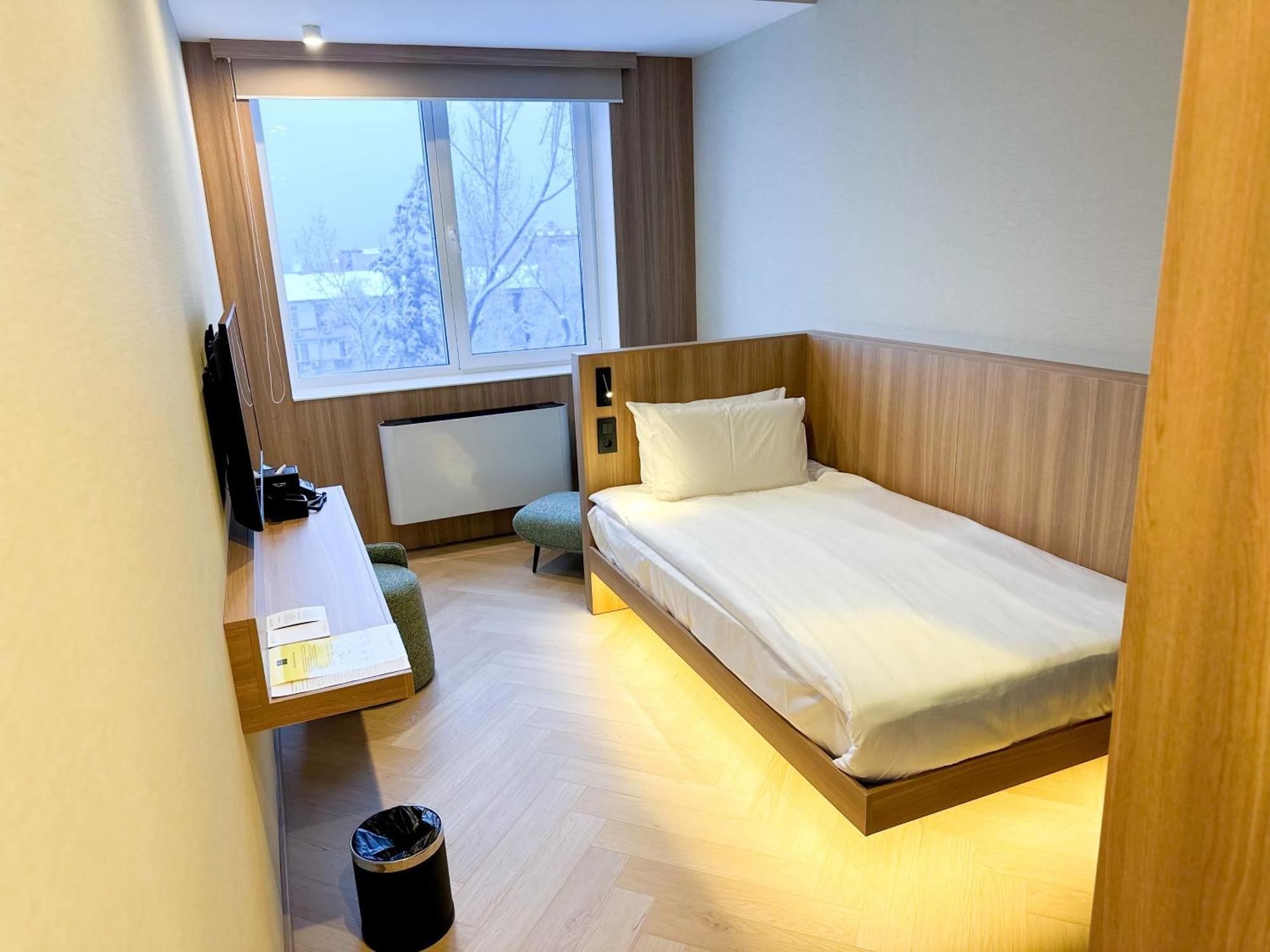 Resident Hotel Abay Алма Ата Екстериор снимка